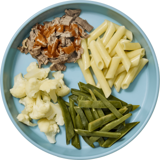 Ternera en salsa con verduras y pasta